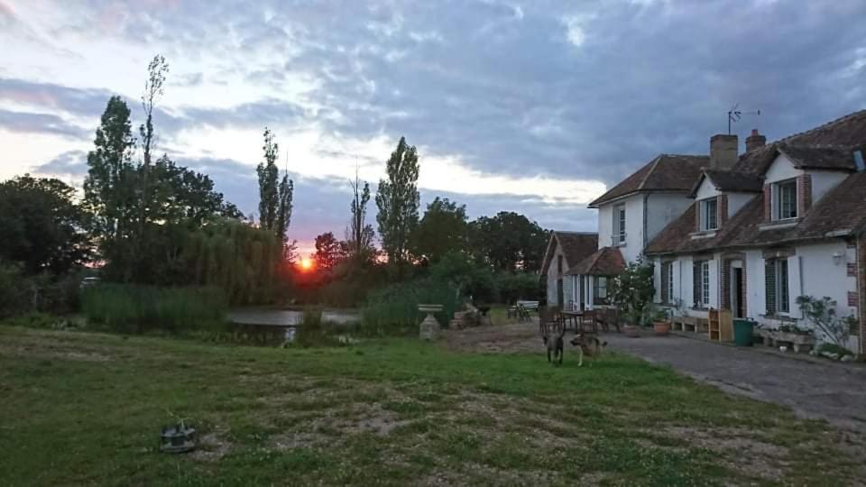 Chambre A La Ferme Saint-Martin-des-Champs  Buitenkant foto